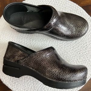 Dansko Professional Clog Silver/charcoal pattern size 37